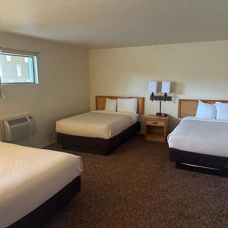 Big Bend Traveler'S Inn Great Bend Exteriör bild