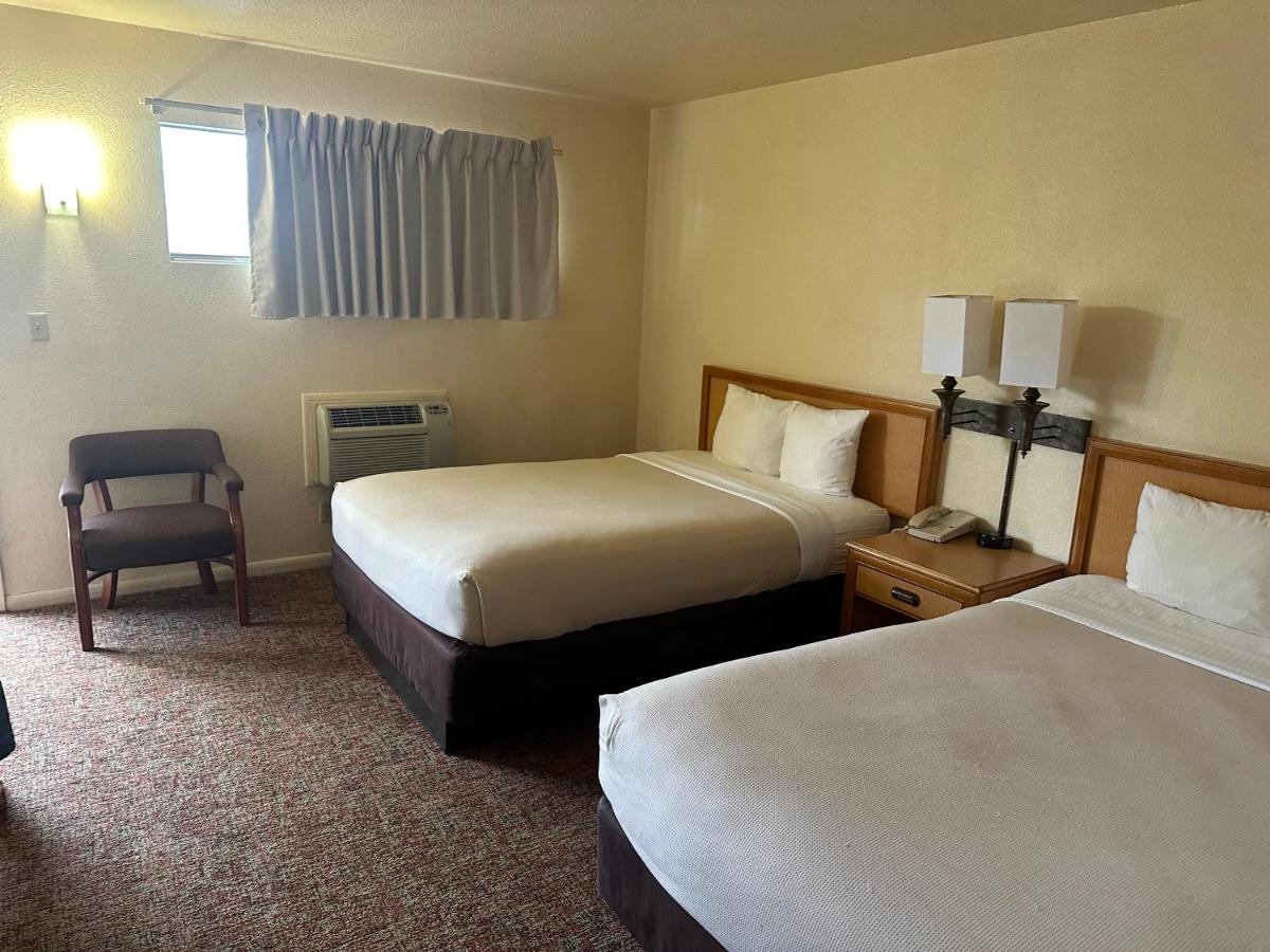 Big Bend Traveler'S Inn Great Bend Exteriör bild