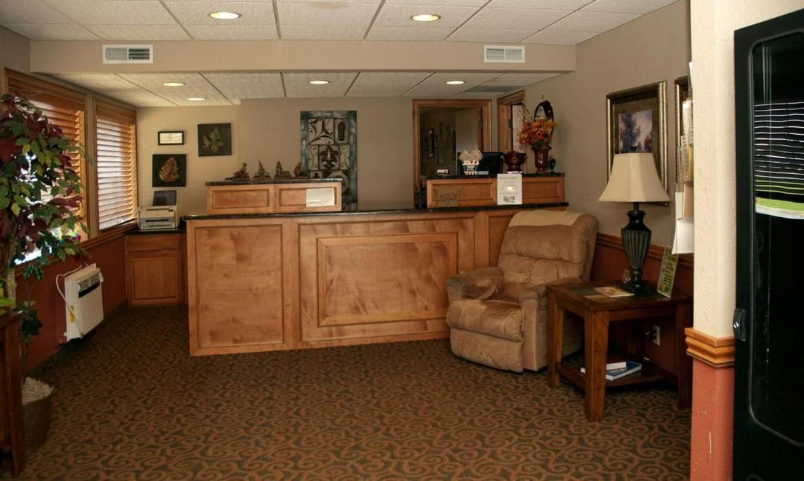 Big Bend Traveler'S Inn Great Bend Exteriör bild