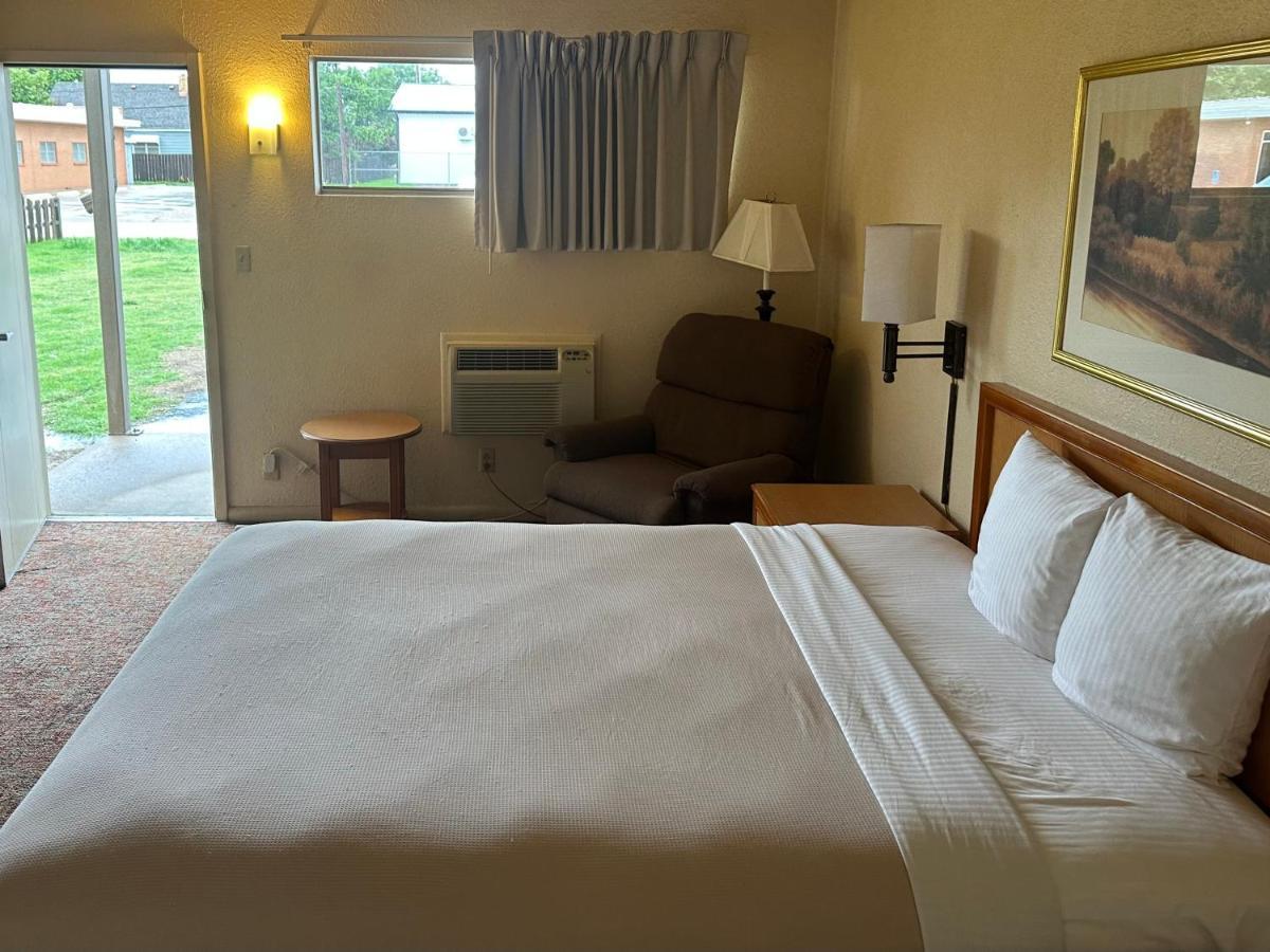 Big Bend Traveler'S Inn Great Bend Exteriör bild